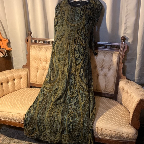 Peruvian Connection Green and Gold Maxi Dress - Picture 2 of 16